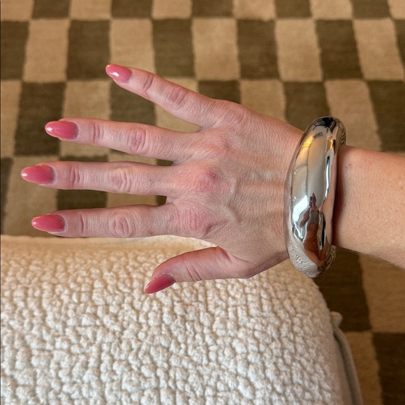 ALEXIS BITTAR
Large Molten Silver-Tone Hinged Cuff Bracelet - Picture 6 of 7